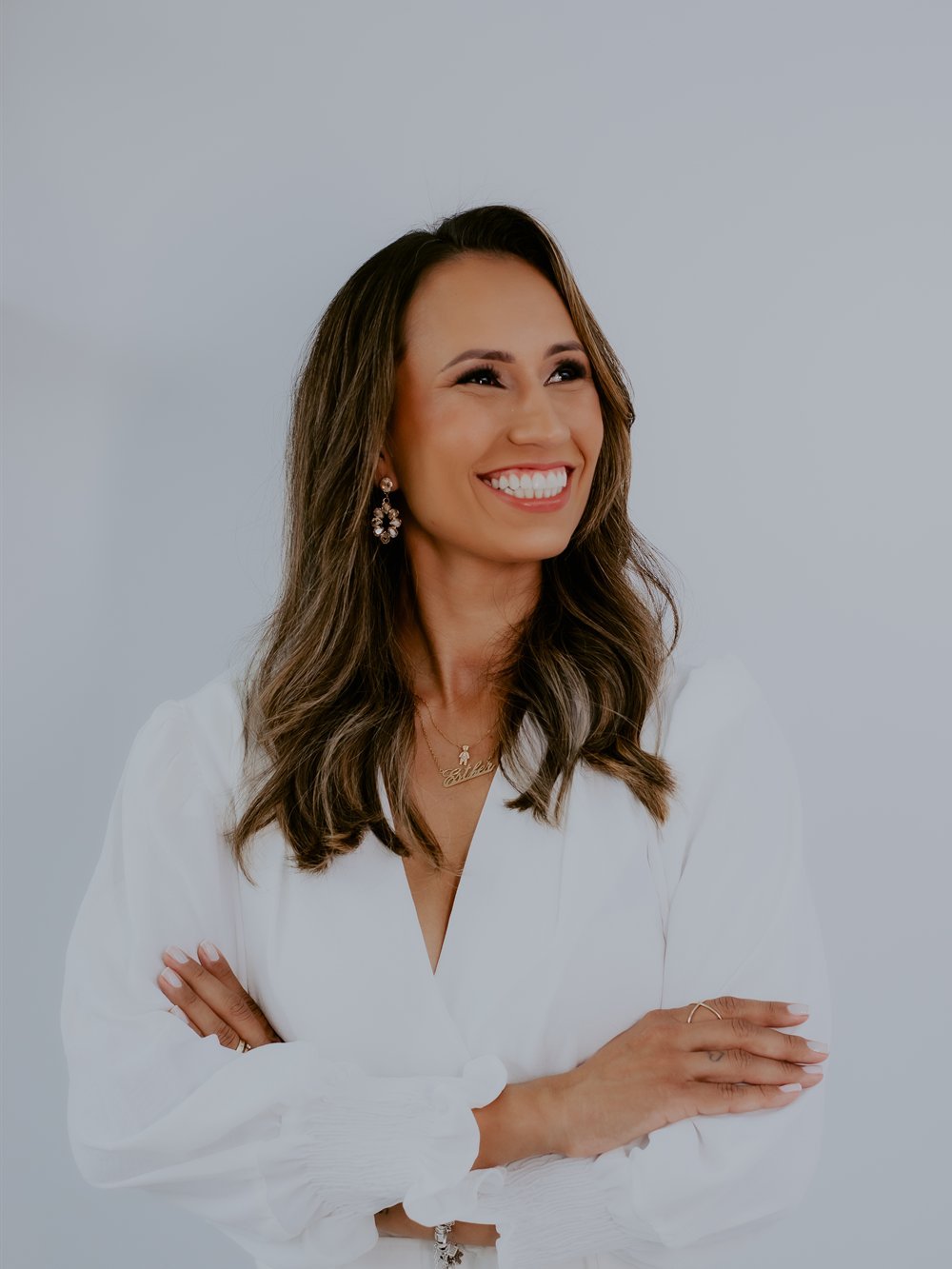 Esther Carvalho, fisioterapeuta responsável pelo Aura Studio, sorrindo